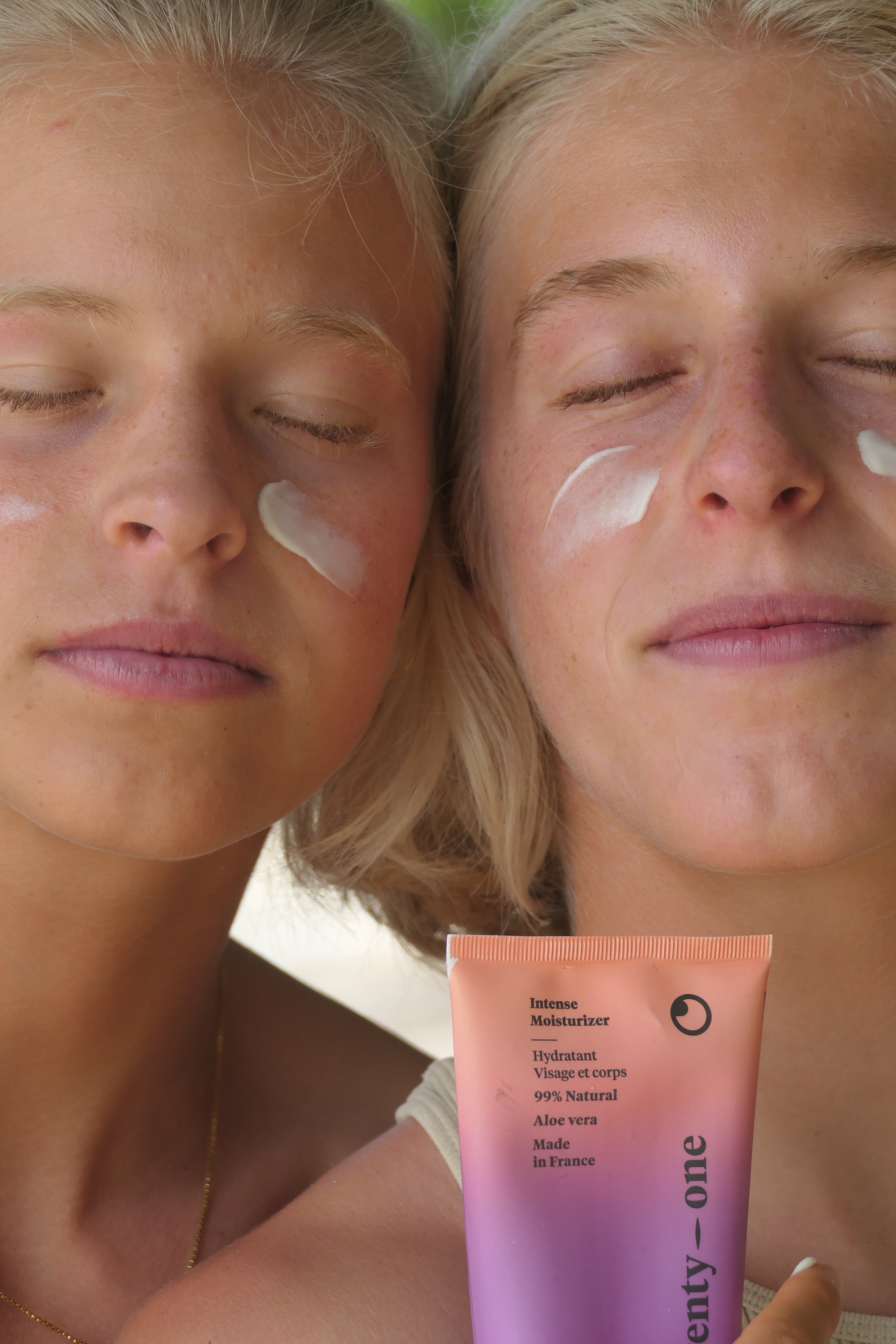 Pourquoi hydrater sa peau est aussi important que la protéger : le guide complet