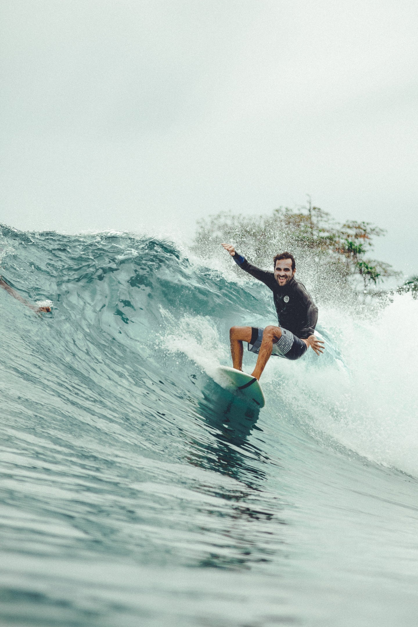 Comment bien protéger son visage quand on surfe : les erreurs à éviter