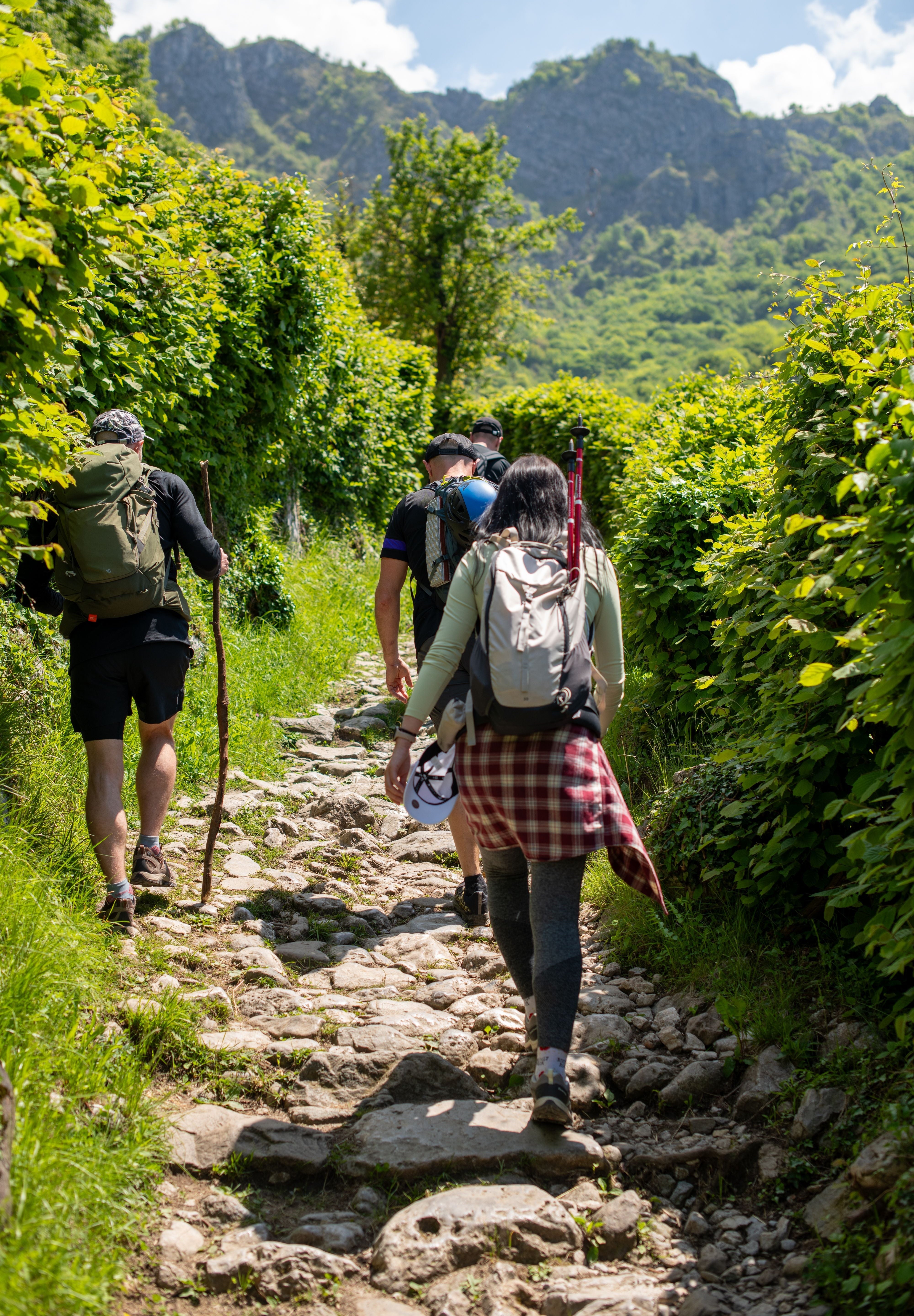 Crème solaire trail et randonnée : protéger sa peau des UV en altitude